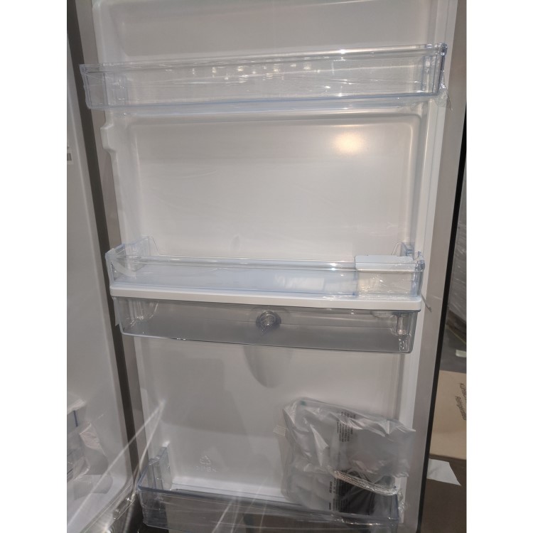 GRADE A3 - Hisense RB327N4WB1 182x55cm 251L Freestanding Fridge Freezer With Non-plumb Water Dispenser - Black