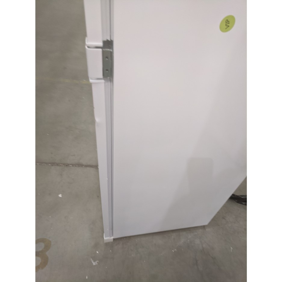 GRADE A3 HOTPOINT HM325FF 228 Litre Integrated Fridge Freezer 50/50