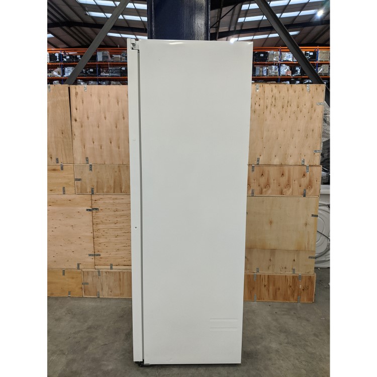 GRADE A3 - Samsung RR39M7140WW 385L Freestanding Fridge With All Around Cooling - White