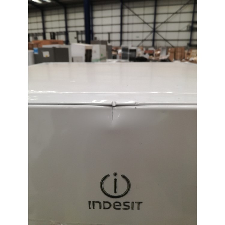 GRADE A3 - Indesit LD70S1W 307 Litre Freestanding Fridge Freezer 70/30 Split Low Frost 59.5cm Wide - White
