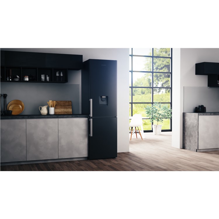HOTPOINT H7T911AKSHAQUA 360 Litre Freestanding Fridge Freezer 70/30 Split Water Dispenser 60.1cm Wide - Inox