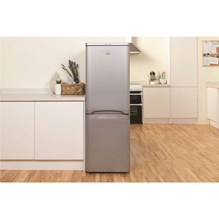 GRADE A2 - Indesit IBD5515S 60/40 157x55cm 206L Freestanding Fridge Freezer - Silver