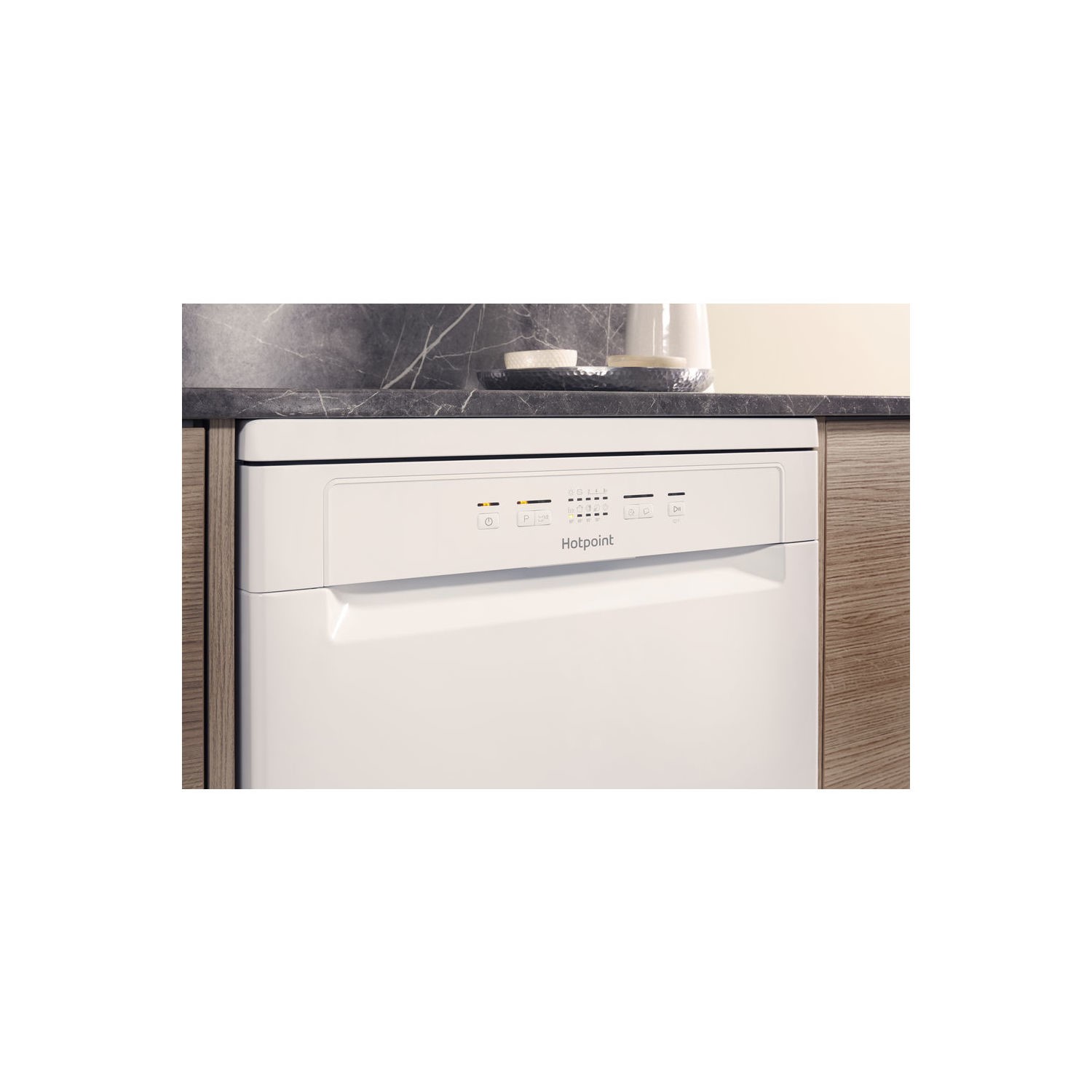 Hotpoint Aquarius HFC 2B19 UK Dishwasher White