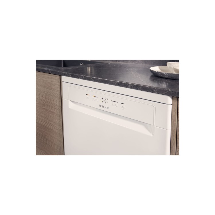 GRADE A2 - Hotpoint Aquarius HFC2B19 13 Place Freestanding Dishwasher with Quick Wash - White