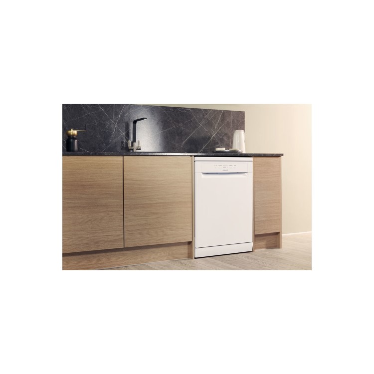 GRADE A2 - Hotpoint Aquarius HFC2B19 13 Place Freestanding Dishwasher with Quick Wash - White