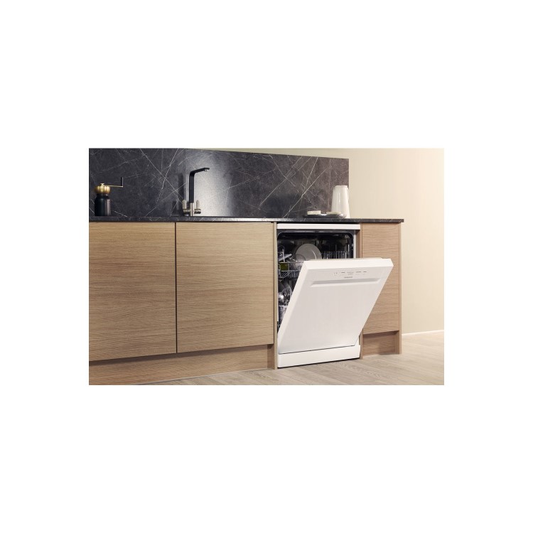 GRADE A2 - Hotpoint Aquarius HFC2B19 13 Place Freestanding Dishwasher with Quick Wash - White