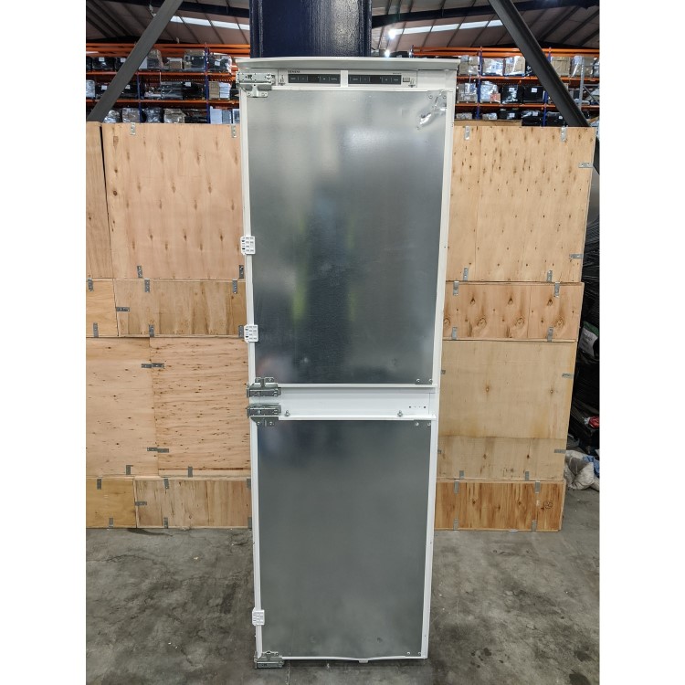GRADE A3 - Siemens KI85NADE0G iQ500 NoFrost 50-50 Split Integrated Fridge Freezer With softClosing Doors