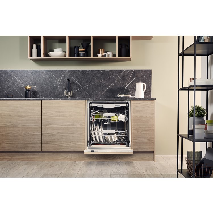 GRADE A2 - Hotpoint HIC3C26WF Extra Efficient 14 Place Fully Integrated Dishwasher