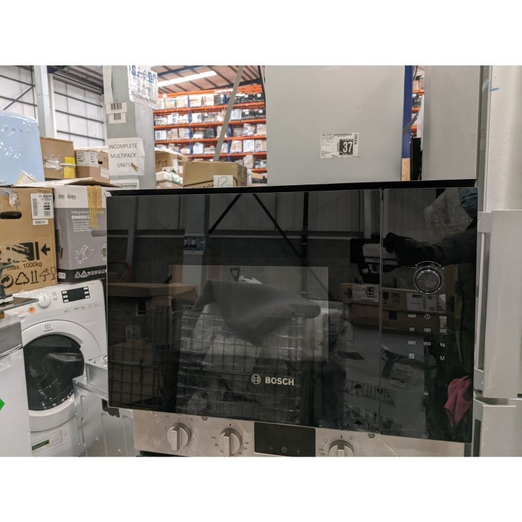 Refurbished Bosch Serie 4 BFL553MB0B Built In 25L 900W Microwave Oven Black