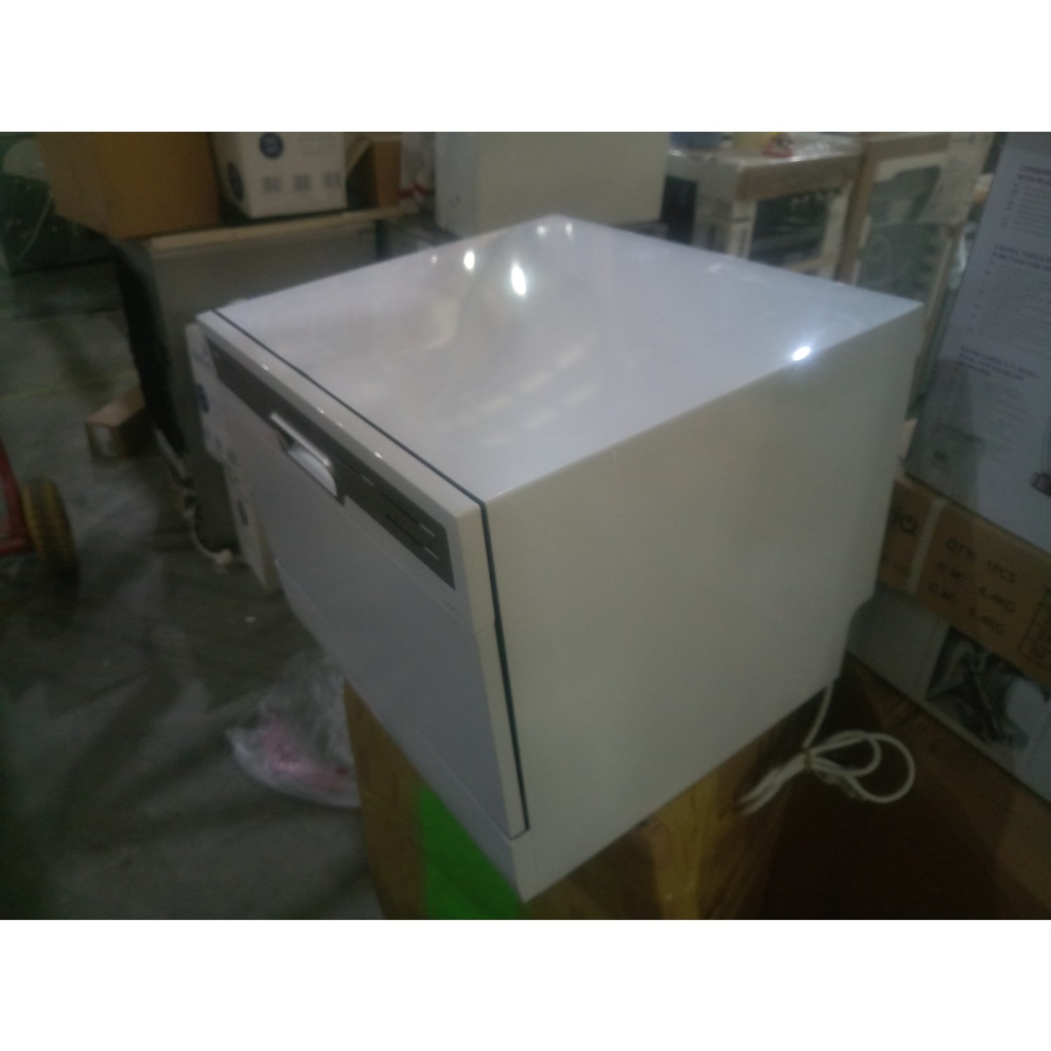 Refurbished electriQ Freestanding 6 Place Compact Table Top Dishwasher