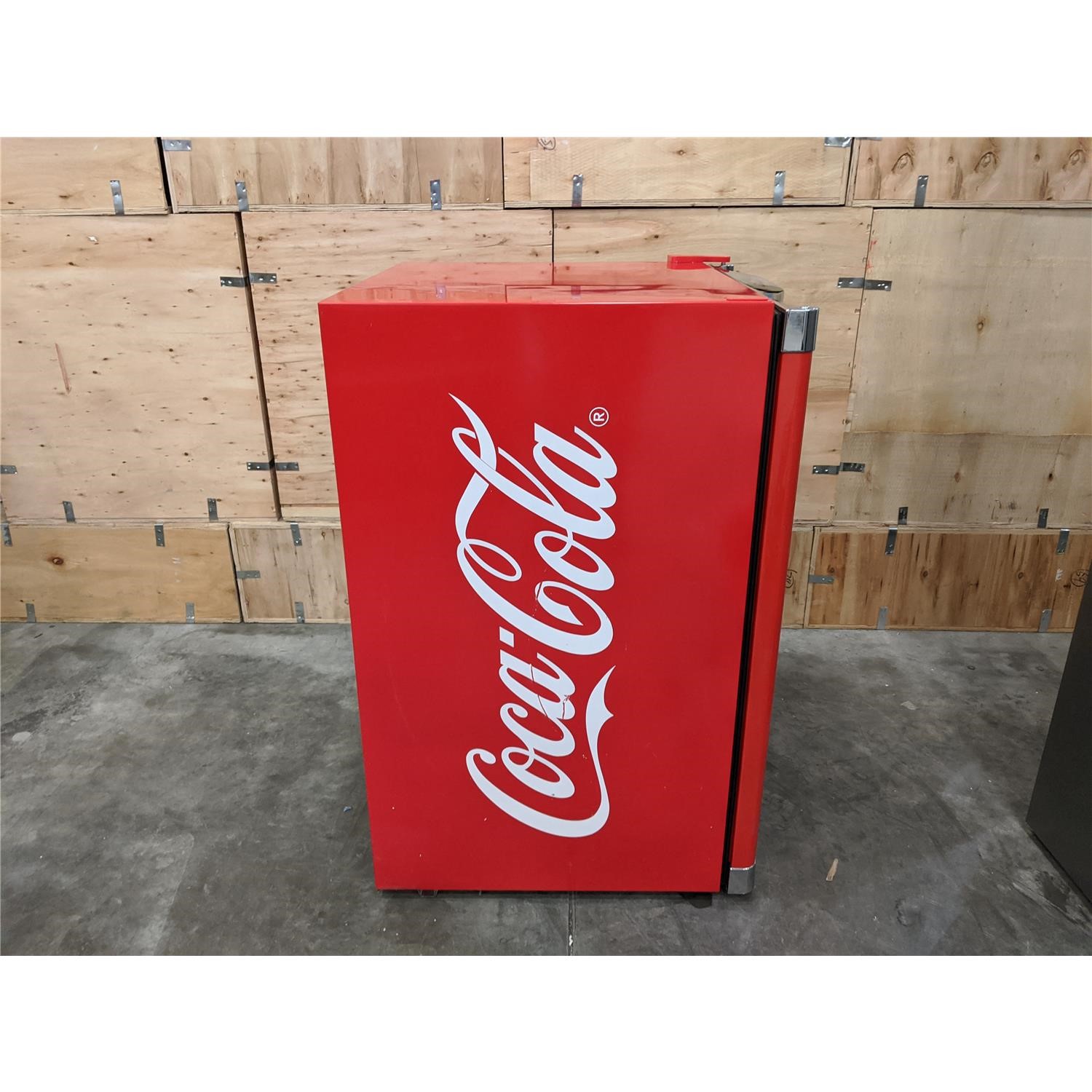 Refurbished Husky HY211 Husky Coke Cola Drinks Chiller Red 77957878/1