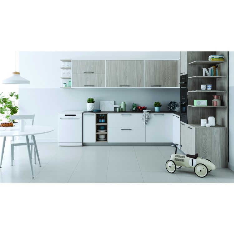 Refurbished Indesit DFC2C24UK 14 Place Freestanding Dishwasher White