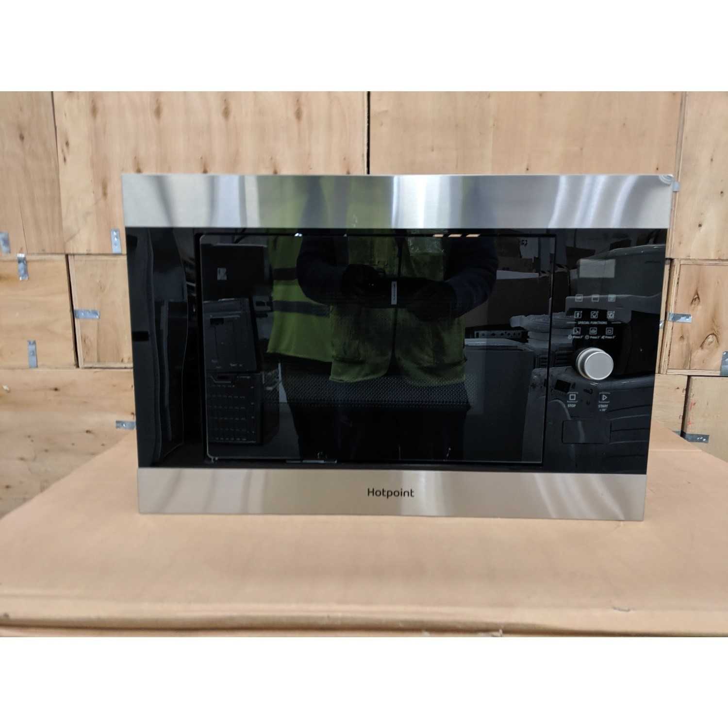 Refurbished Hotpoint MF25GIXH Built In 25L with Grill 900W Microwave