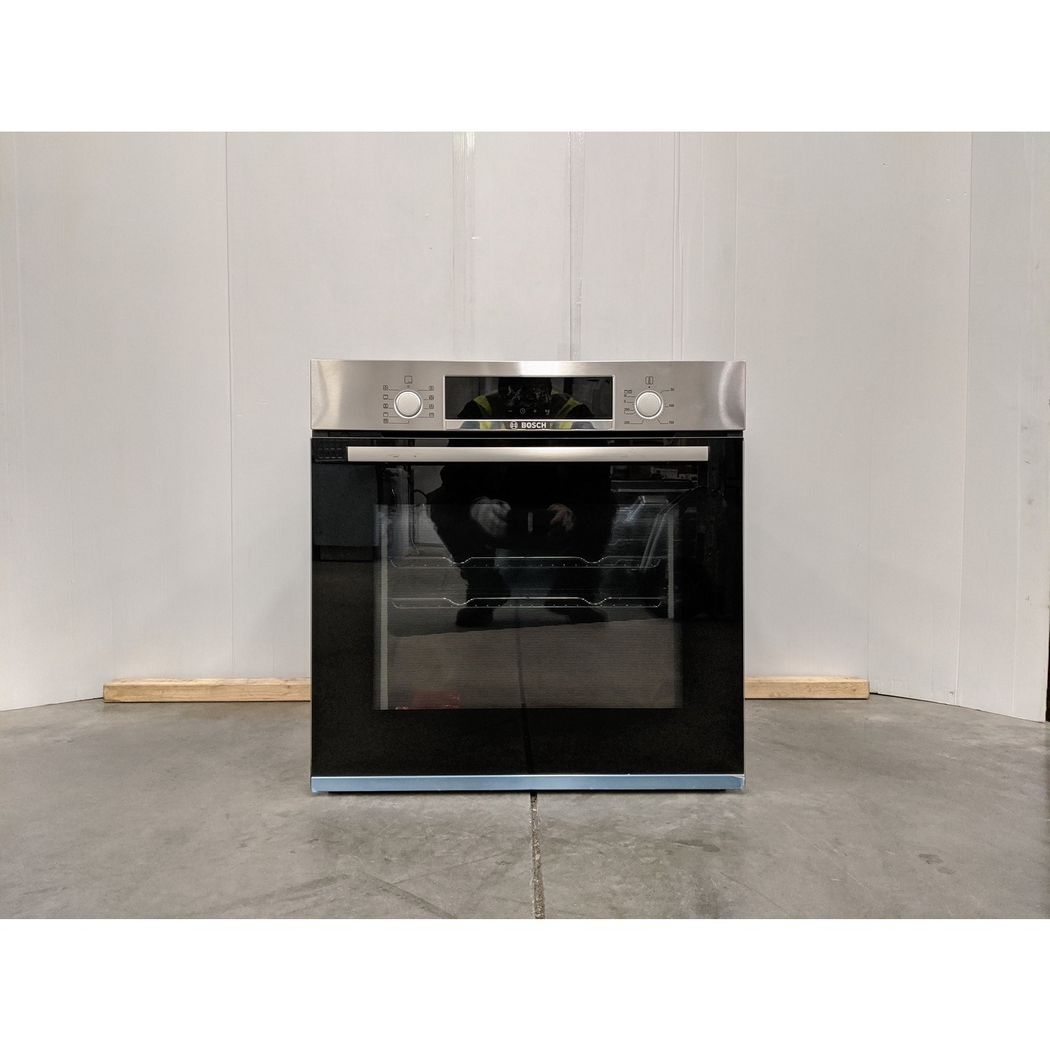 Refurbished Bosch Serie 4 HBS573BS0B Pyrolytic 60cm Single Built In Electric Oven Stainless