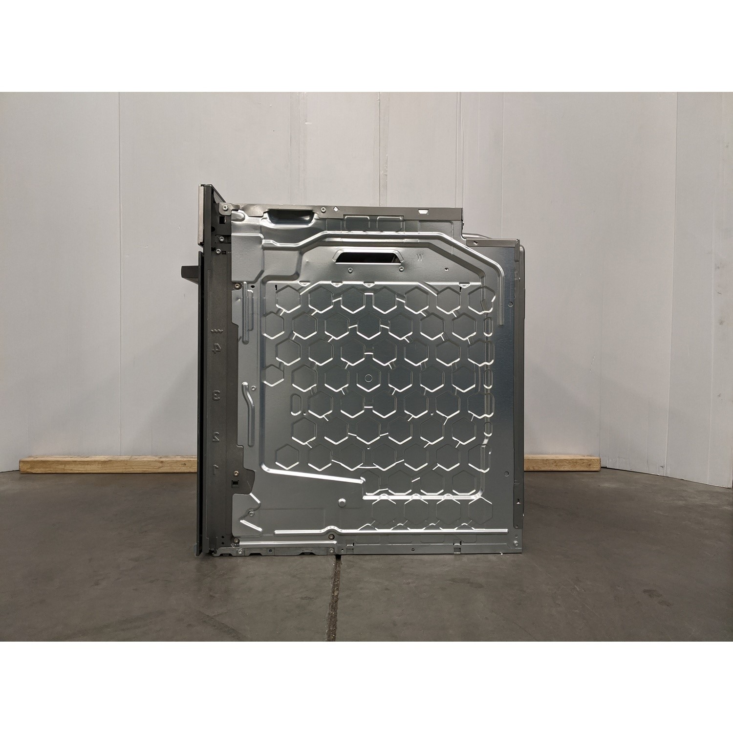 Refurbished Bosch Serie 4 HBS573BS0B Pyrolytic 60cm Single Built In