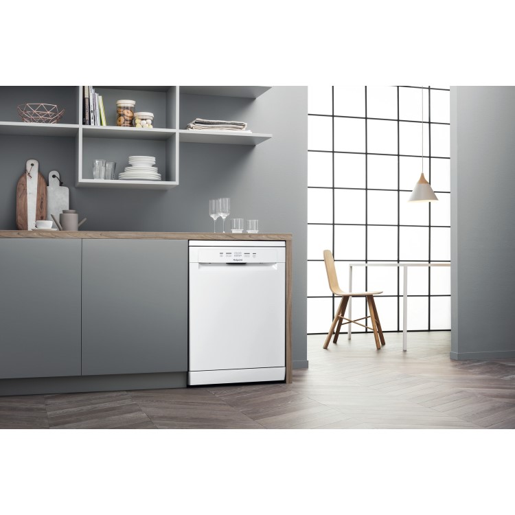 Refurbished Hotpoint HFE2B26CNUK 13 Place Freestanding Dishwasher