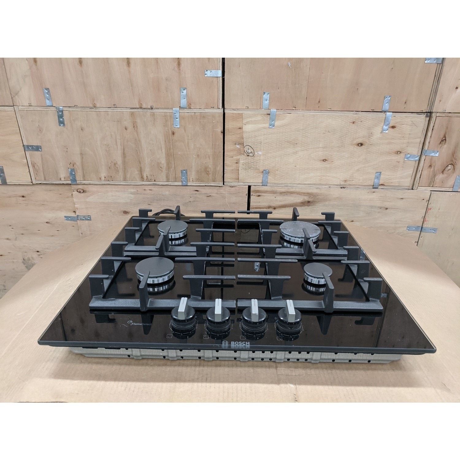 Refurbished Bosch Series 6 PPP6A6B90 60cm Gas on Glass 4 Burner Gas Hob Black 78015793/1