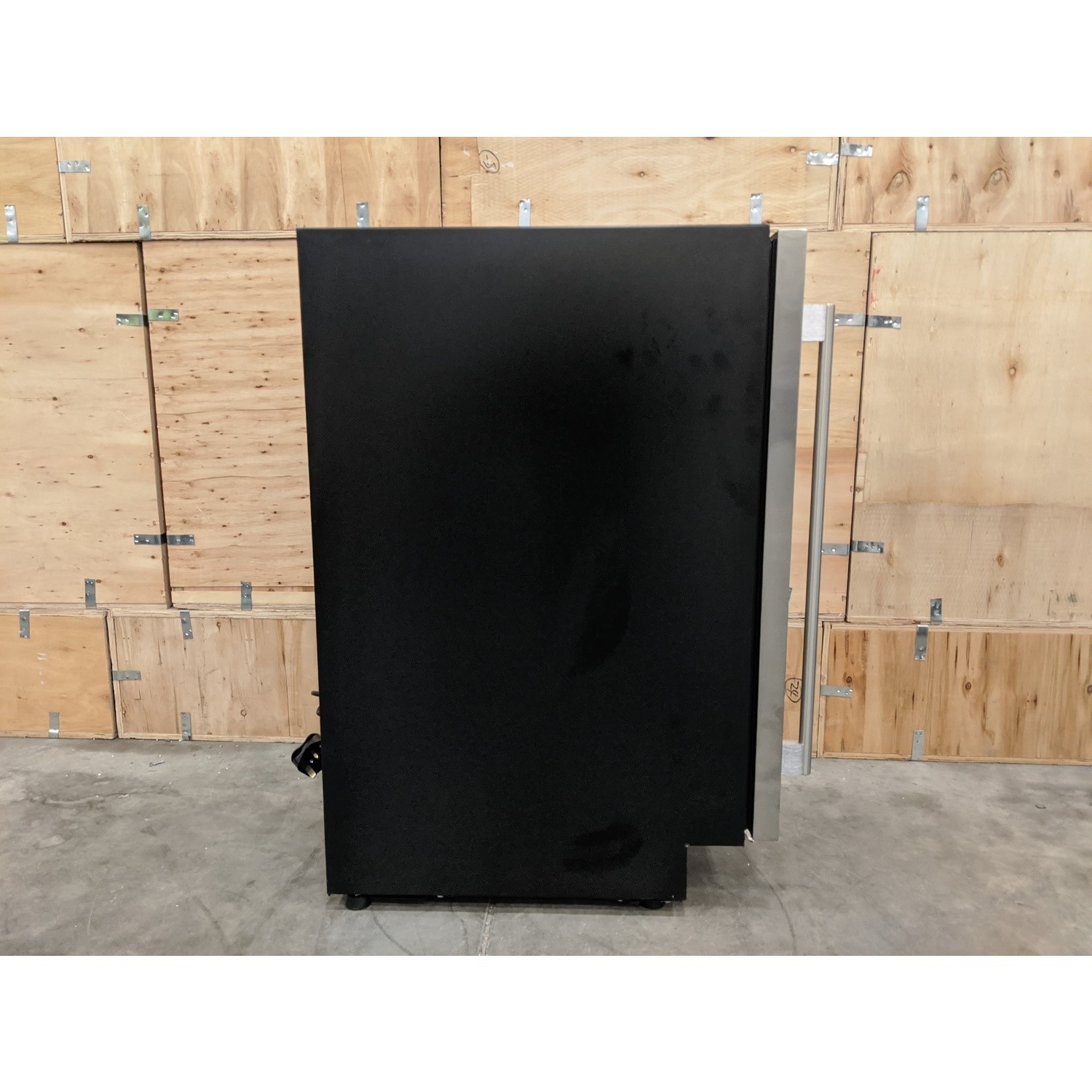 Refurbished Amica AWC300SS Freestanding 19 Bottle Single Zone Under