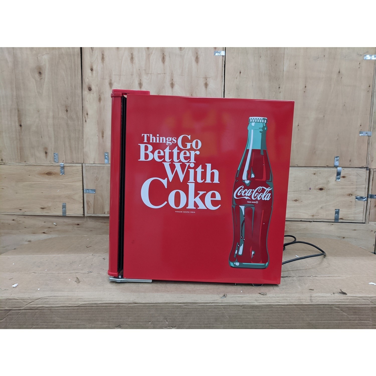 Refurbished Husky EL196 Mini Fridge/Drinks Cooler Coca Cola 78051026/1