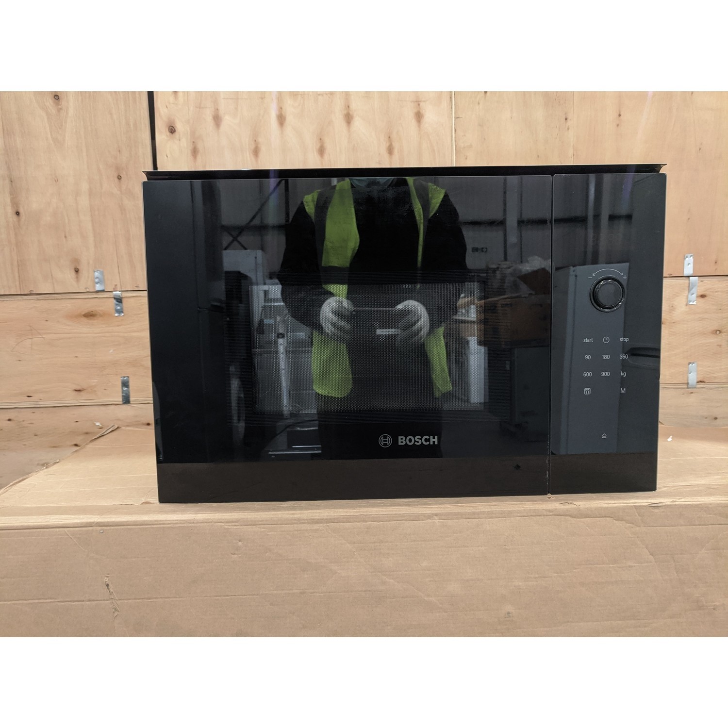 Refurbished Bosch Serie 4 BFL553MB0B Built In 25L 900W Microwave Black