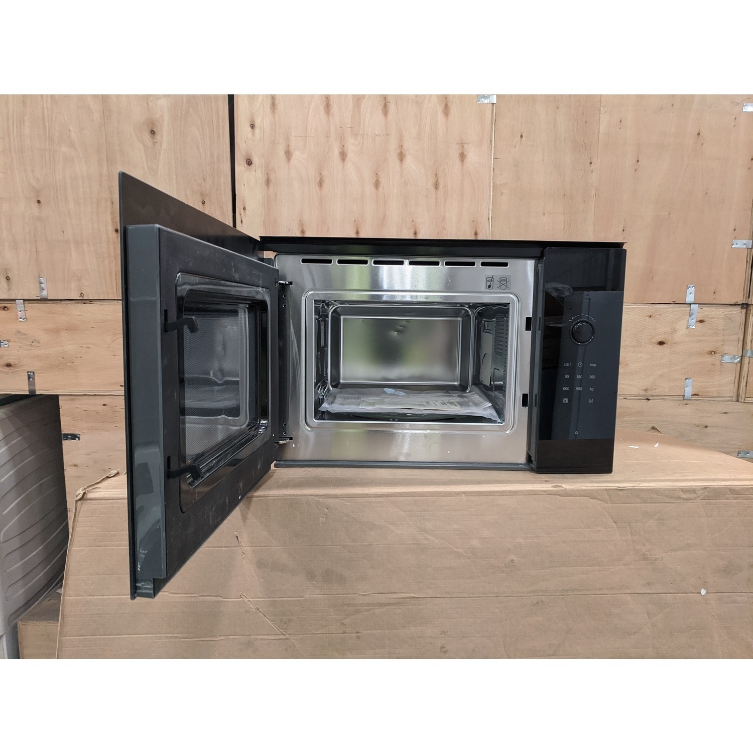 Refurbished Bosch Serie 4 BFL553MB0B Built In 25L 900W Microwave Black