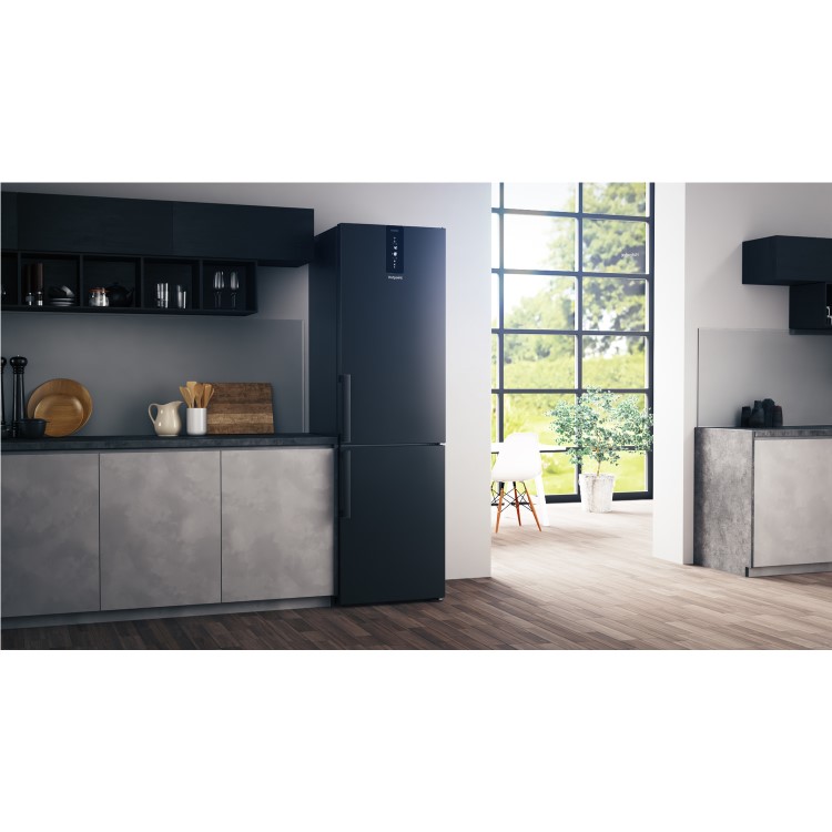 Hotpoint 368 Litre 70/30 Freestanding Fridge Freezer - Shiny steel