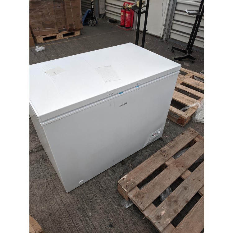 Refurbished electriQ 300 Litre Chest Freezer 67cm Deep  112cm Wide - White