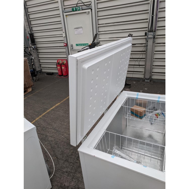 Refurbished electriQ 300 Litre Chest Freezer 67cm Deep  112cm Wide - White