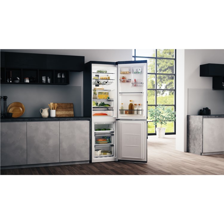 Hotpoint 368 Litre 70/30 Freestanding Fridge Freezer - Black