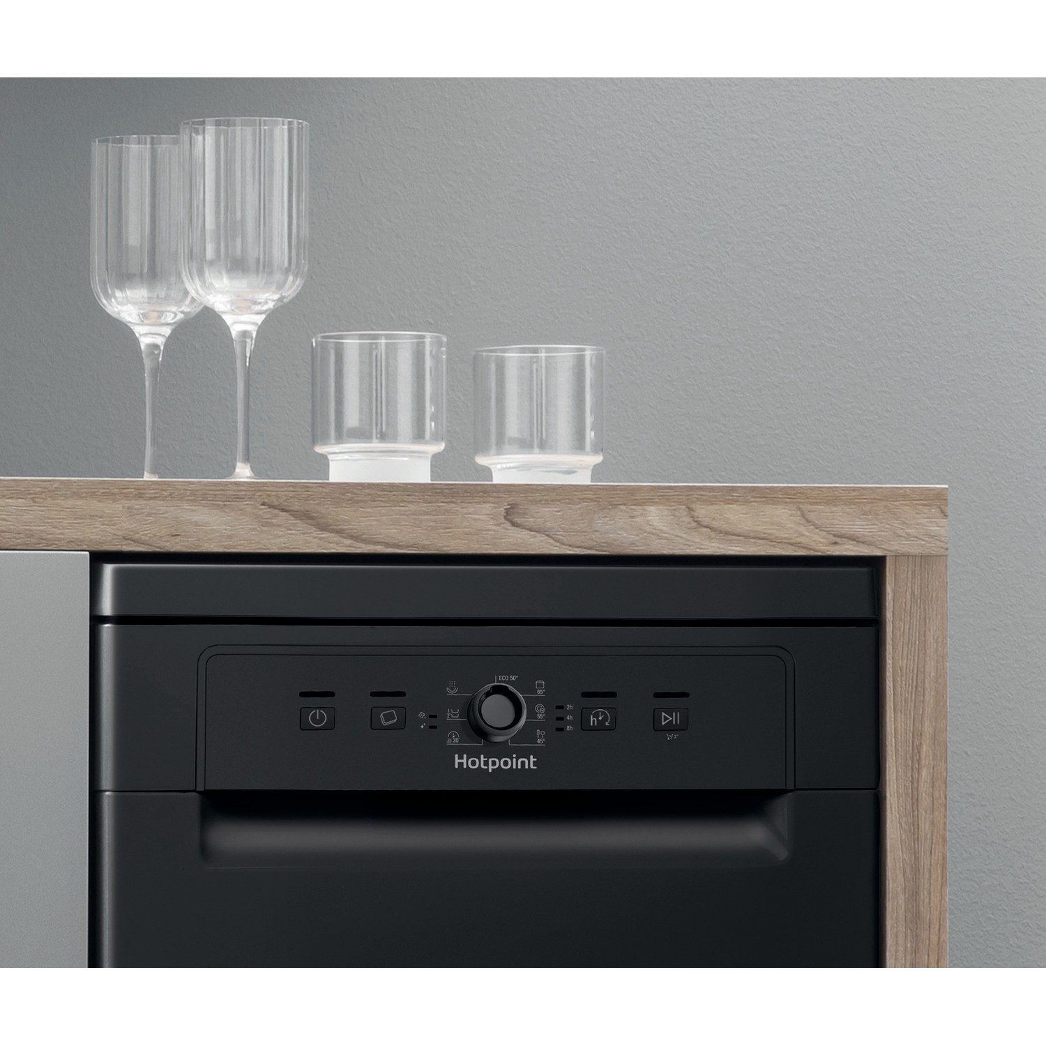 Hotpoint Aquarius 10 Place Settings Freestanding Dishwasher Black