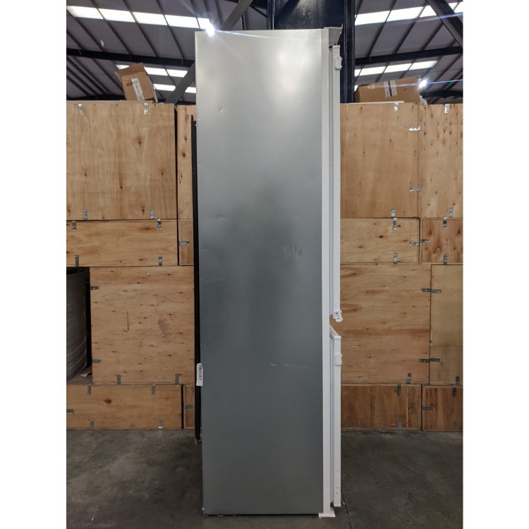 Refurbished Indesit IB7030A1DUK1 Integrated 273 Litre 70/30 Fridge Freezer White