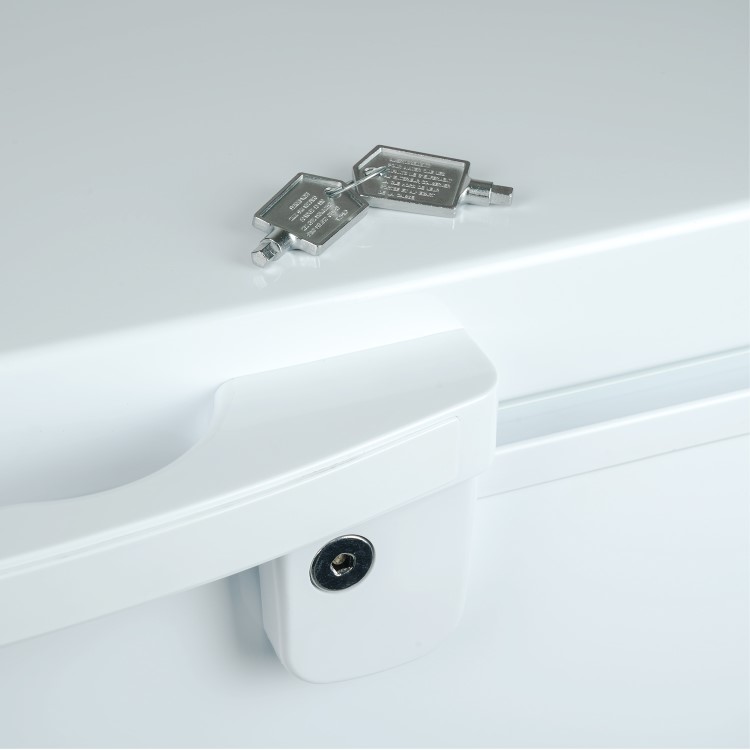 Refurbished electriQ 300 Litre Chest Freezer 67cm Deep  112cm Wide - White