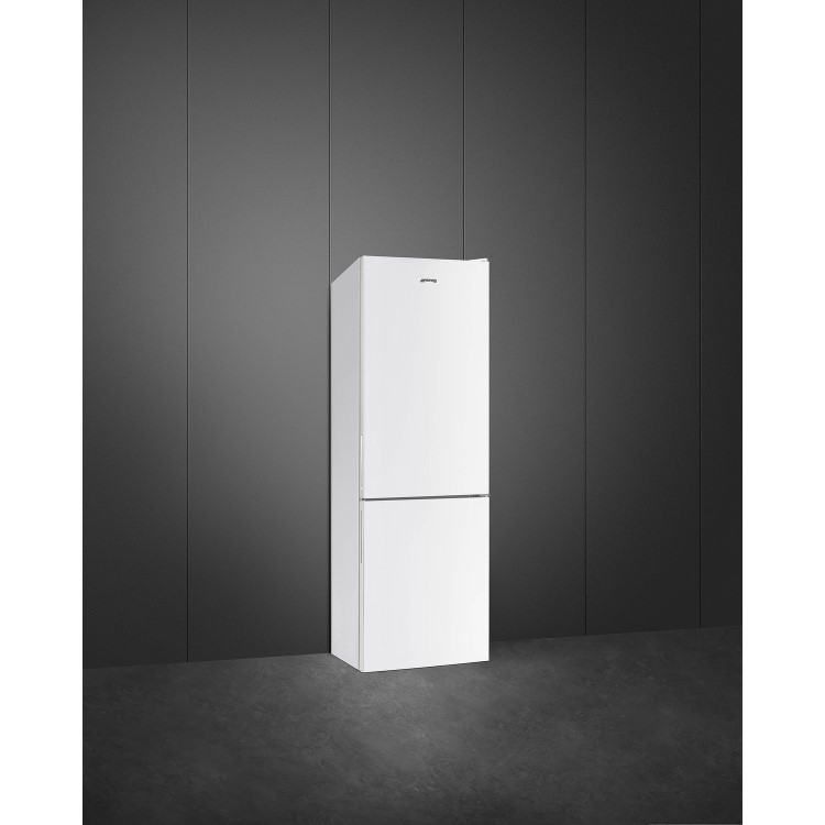 Refurbished Smeg FC18EN1W Freestanding 302 Litre 60/40 Fridge Freezer White