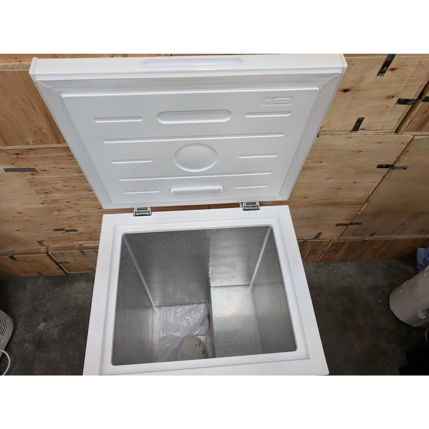 Refurbished electriQ 99 Litre Chest Freezer in White 78081804/1