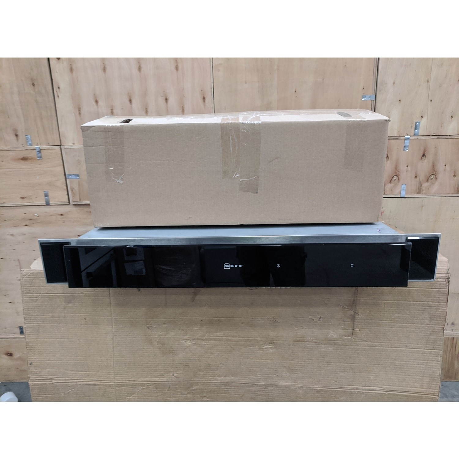 Refurbished Neff D95DAP8N0B 90cm Downdraft Cooker Hood Black Glass