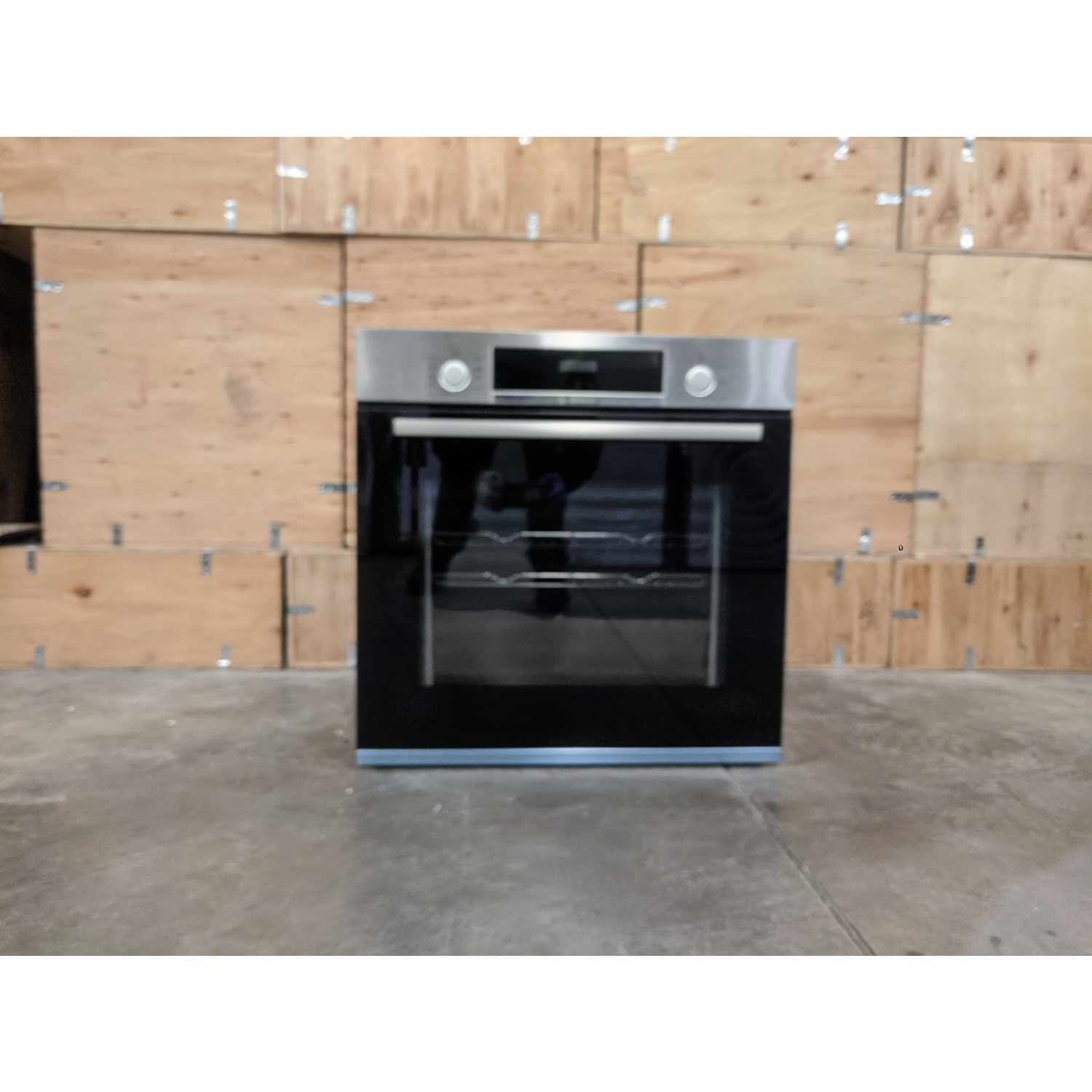 Refurbished Bosch Serie 4 HBS534BS0B 60cm Single Built In Electric Oven