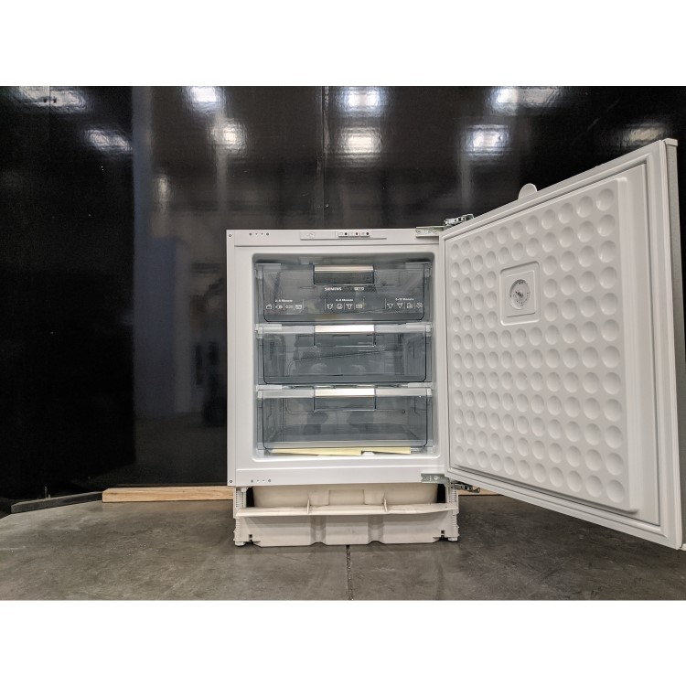 Refurbished Siemens iQ500 GU15DAFF0G Integrated 98 Litre Under Counter Freezer