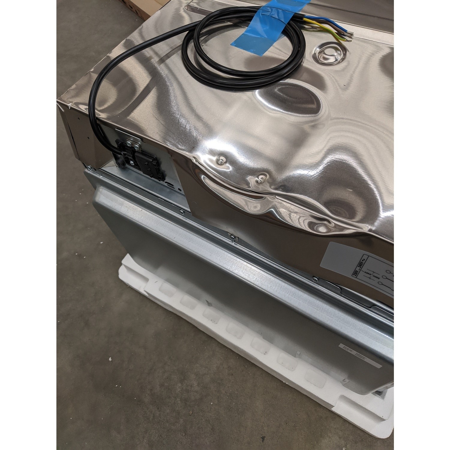 Refurbished Zanussi Series 40 MicroMax ZVENW6X1 Built In 43L with Grill