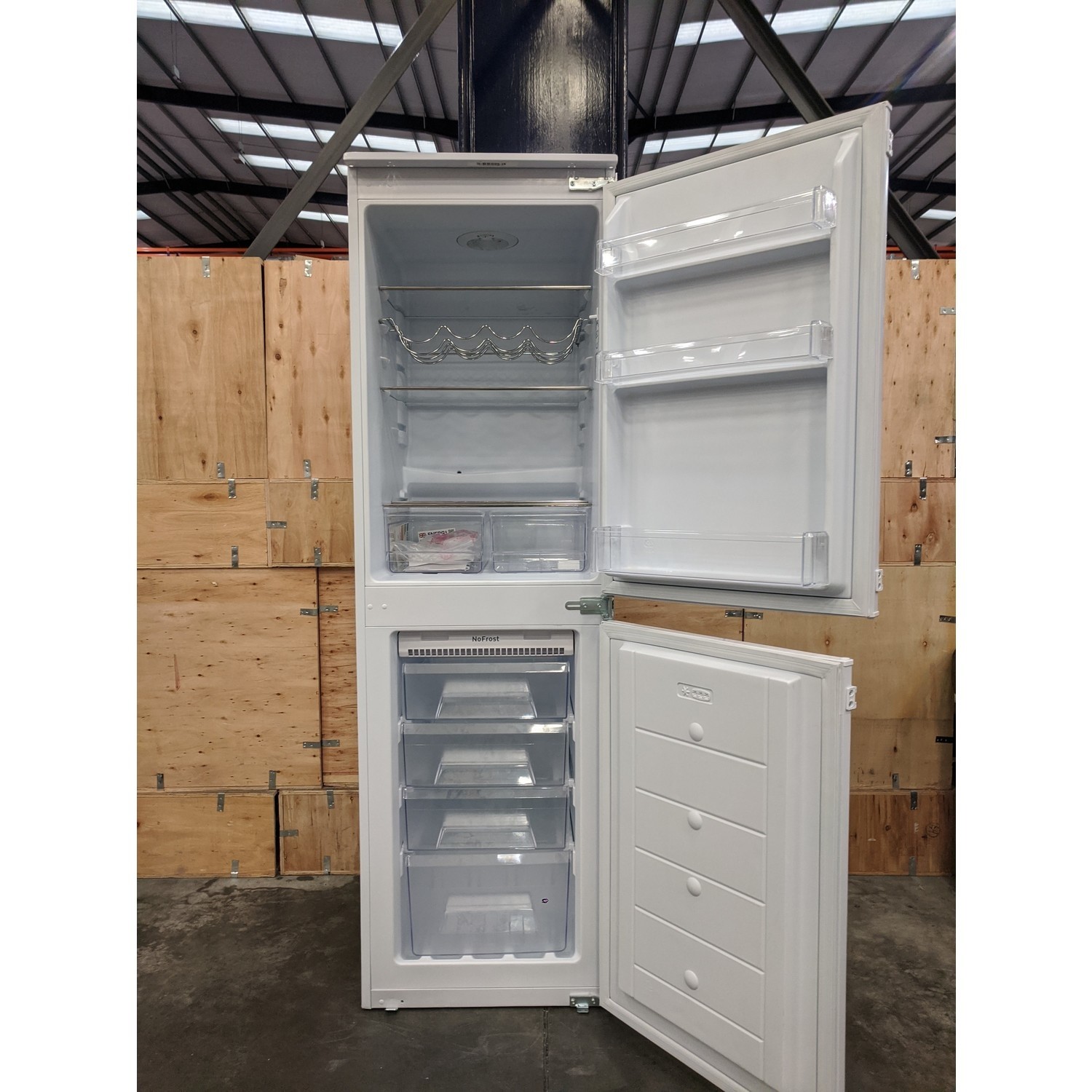Refurbished Amica BK2963FA Integrated 232 Litre 50/50 Upright Frost