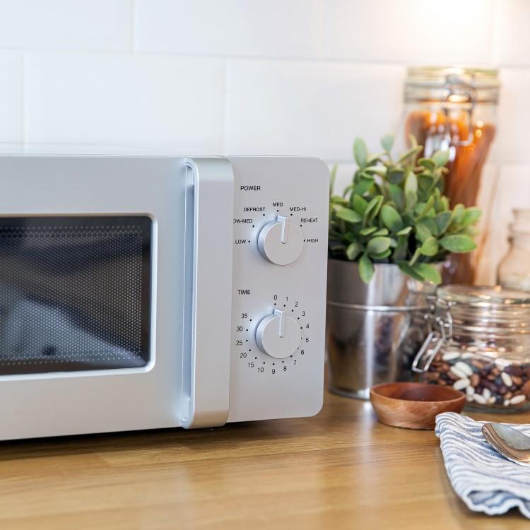 Refurbished Russell Hobbs RHM1401S 14L Compact Microwave Oven - Silver
