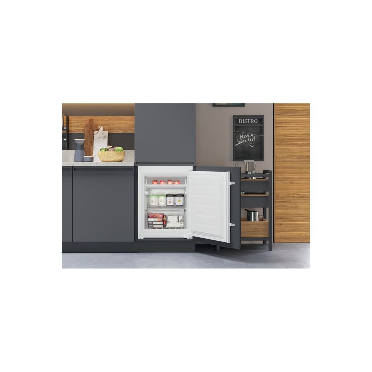 Hotpoint 280 Litre 70/30 Split Integrated Fridge Freezer With FreshZone+