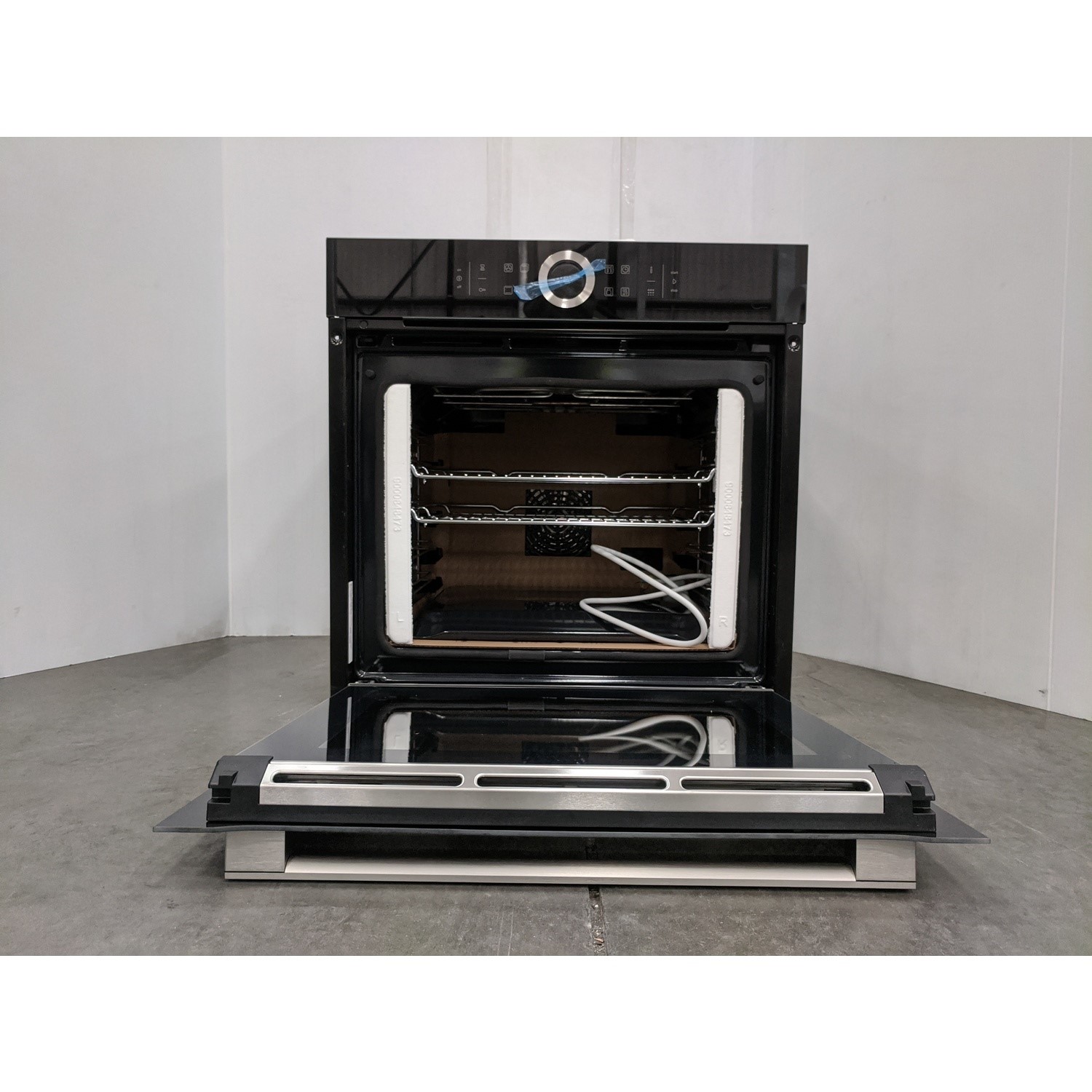 Refurbished Bosch Serie 8 HBG674BB1B Multifunction 60cm Single Built In Electric Oven Black 78102426 1 HBG674BB1B Appliances Direct