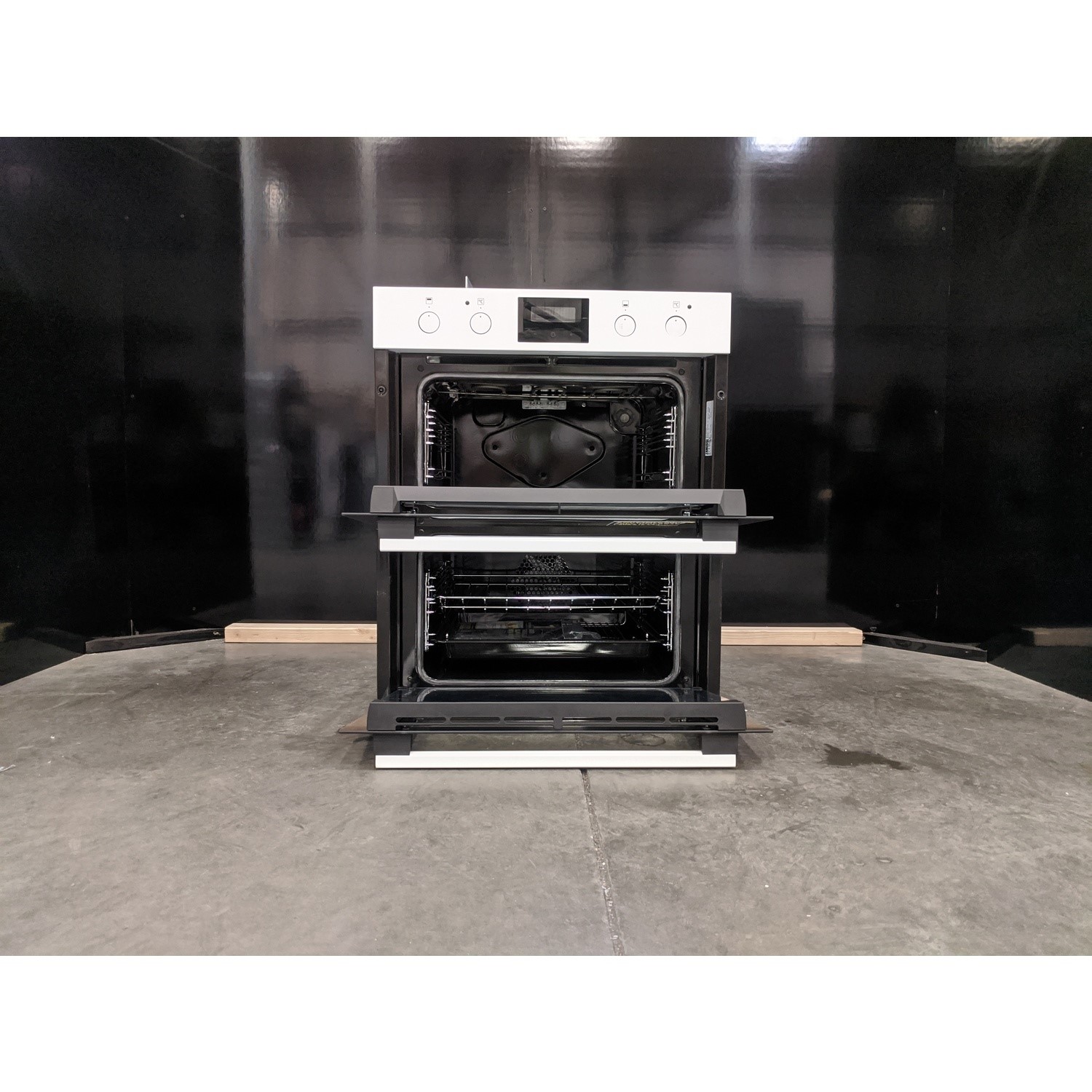 Refurbished Zanussi Series 20 ZPHNL3W1 60cm Double Built Under Electric