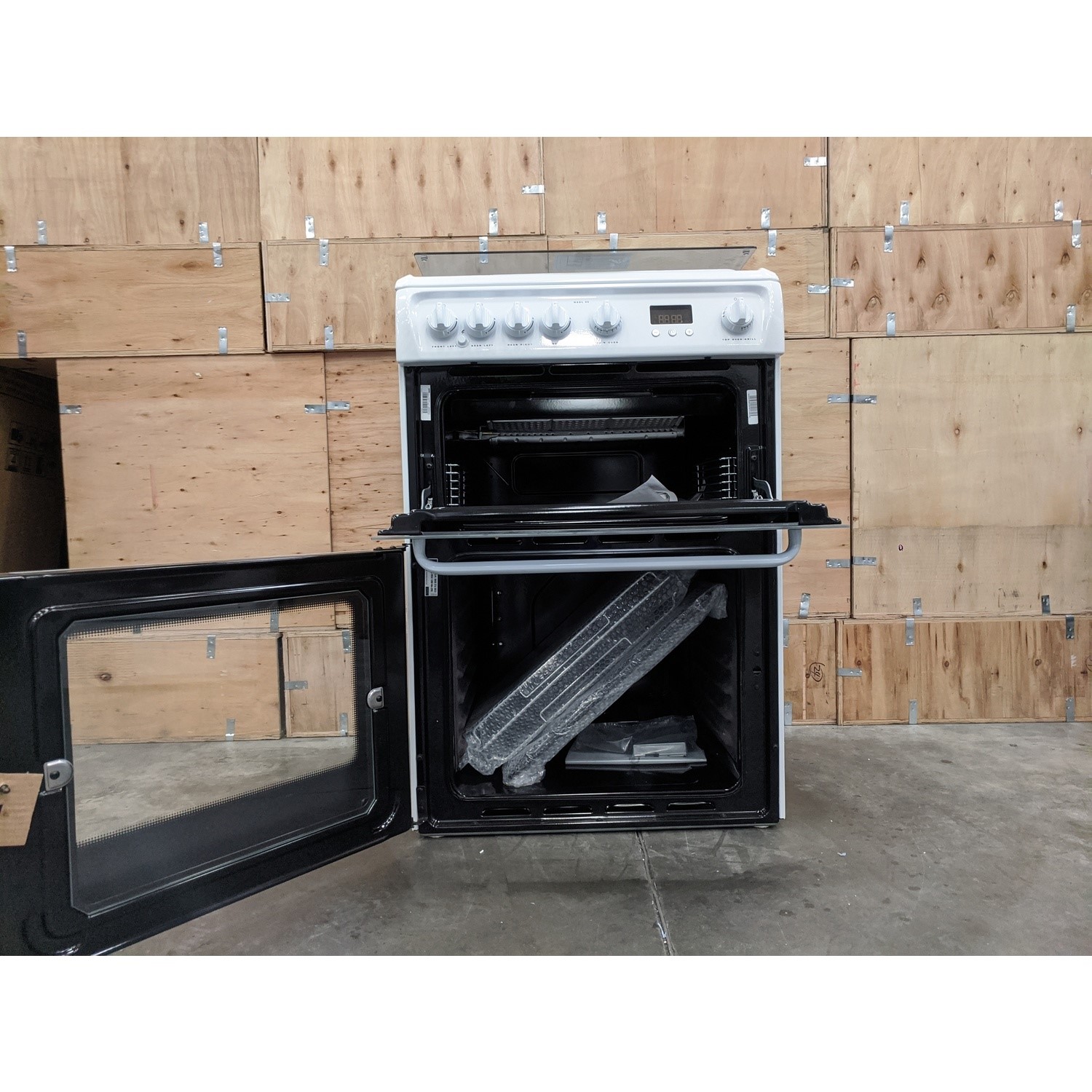 Refurbished Hotpoint HAGL60P 60cm Double Oven Gas Cooker with Lid White