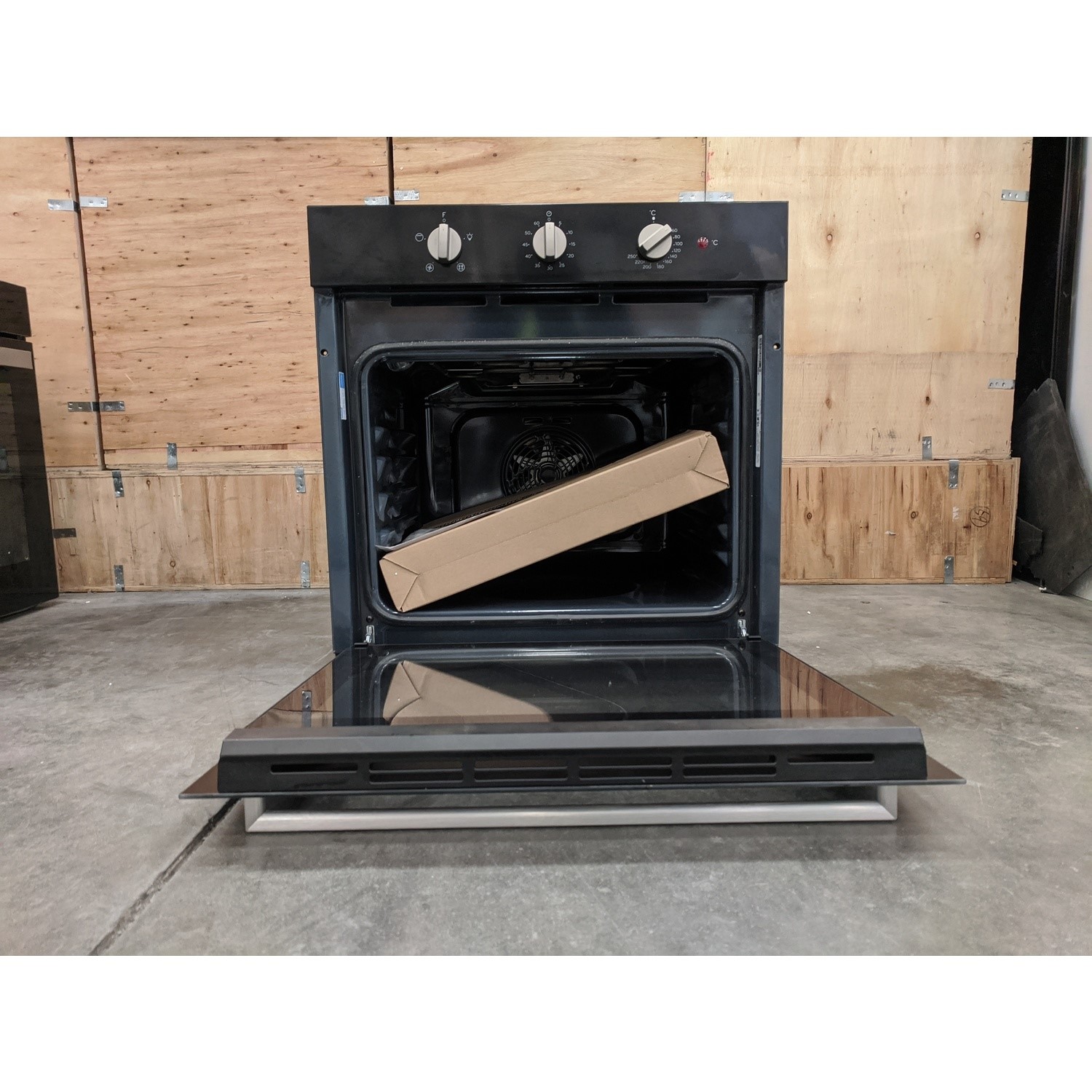 Refurbished Indesit Aria IFW6330BL 60cm Single Built In Electric Oven