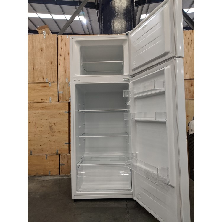 Refurbished Zanussi ZTAN24FW0 Freestanding 205 Litre 80/20 Fridge Freezer White
