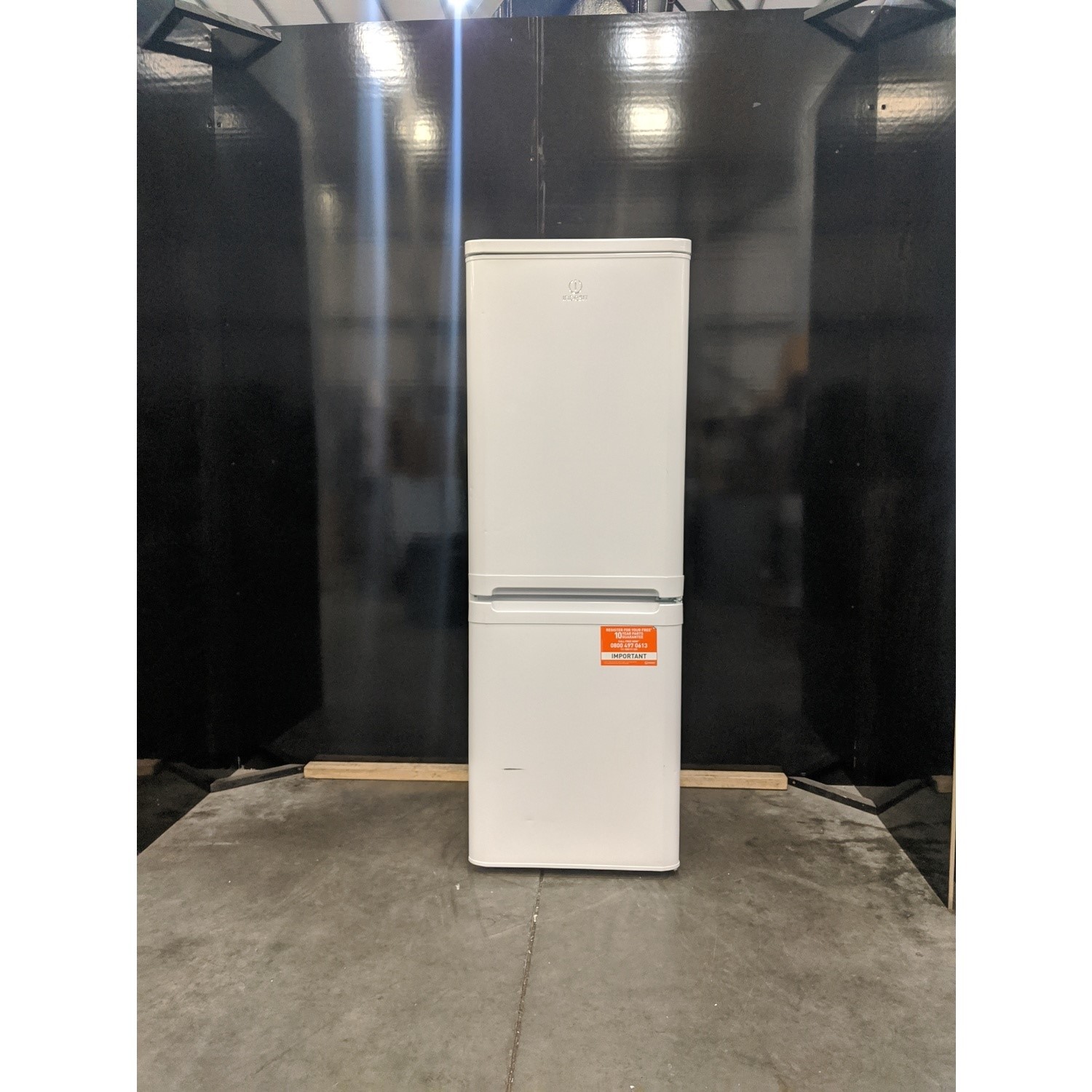 Refurbished Indesit IBD5515W1 Freestanding 208 Litre 60/40 Fridge