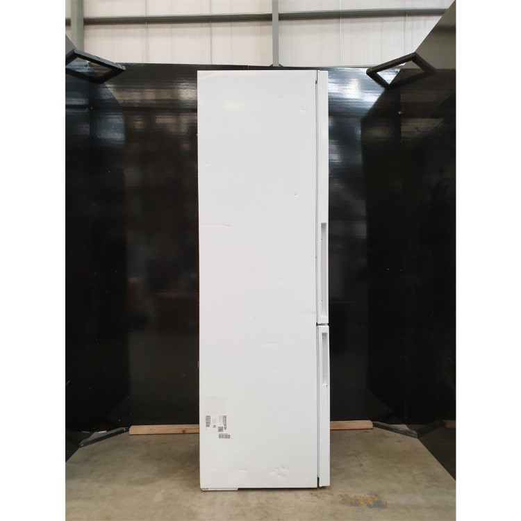 Refurbished Bosch Series 6 KGE49AWCAG Freestanding 413 Litre 60/40 Low Frost Fridge Freezer White
