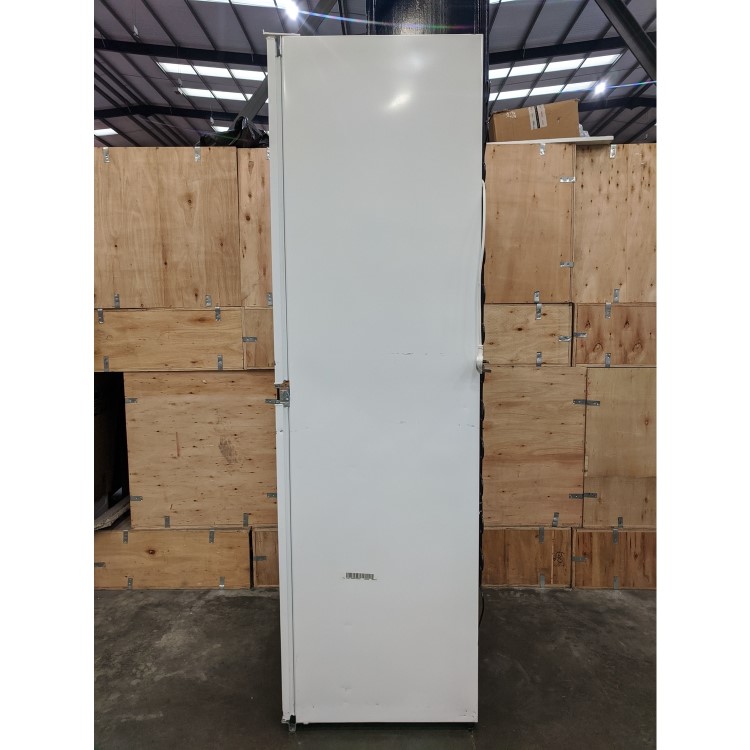 Refurbished Zanussi ZNNN18FS5 Integrated 239 Litre 50/50 Fridge Freezer