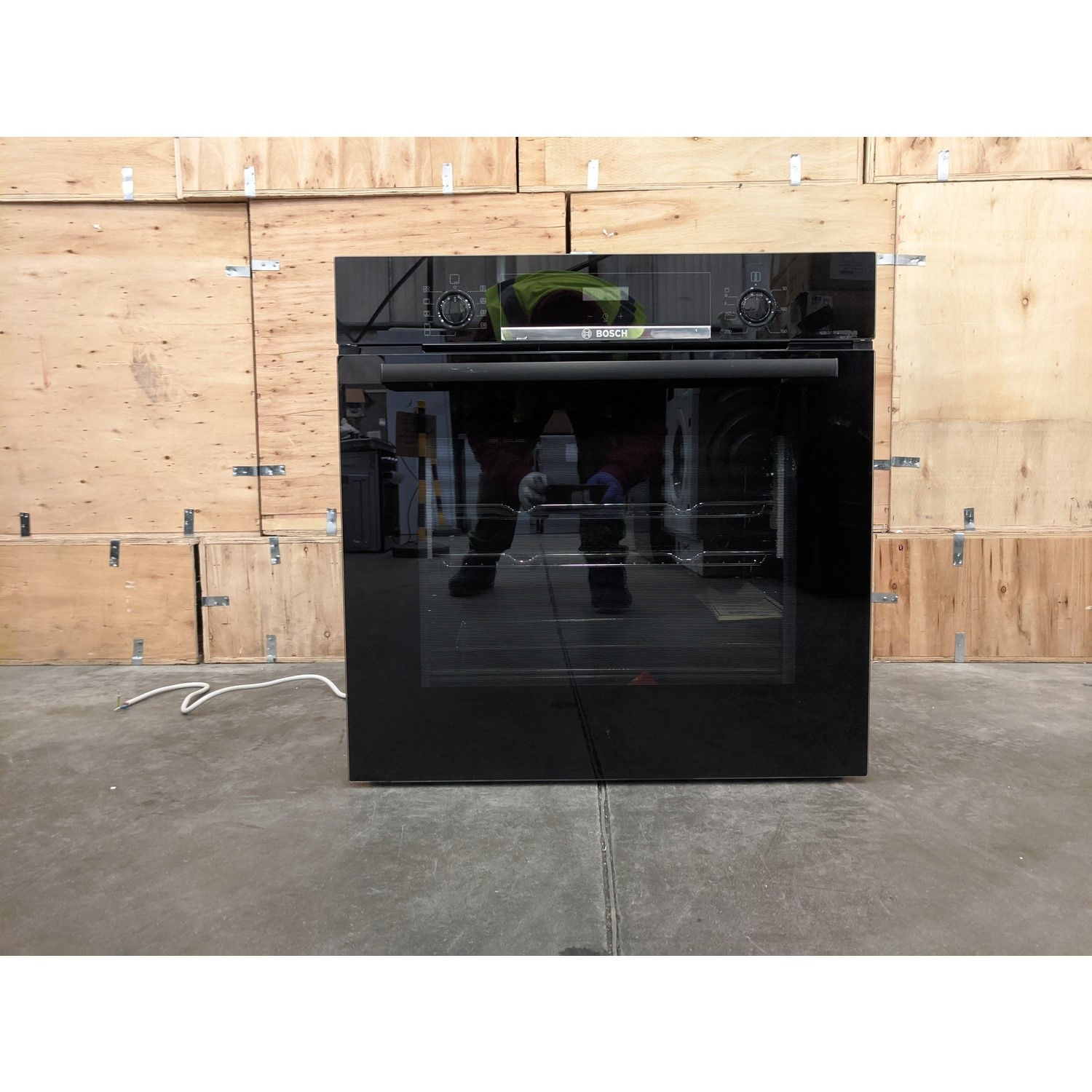Refurbished Bosch Serie 4 HBS534BB0B 60cm Single Built In Electric Oven